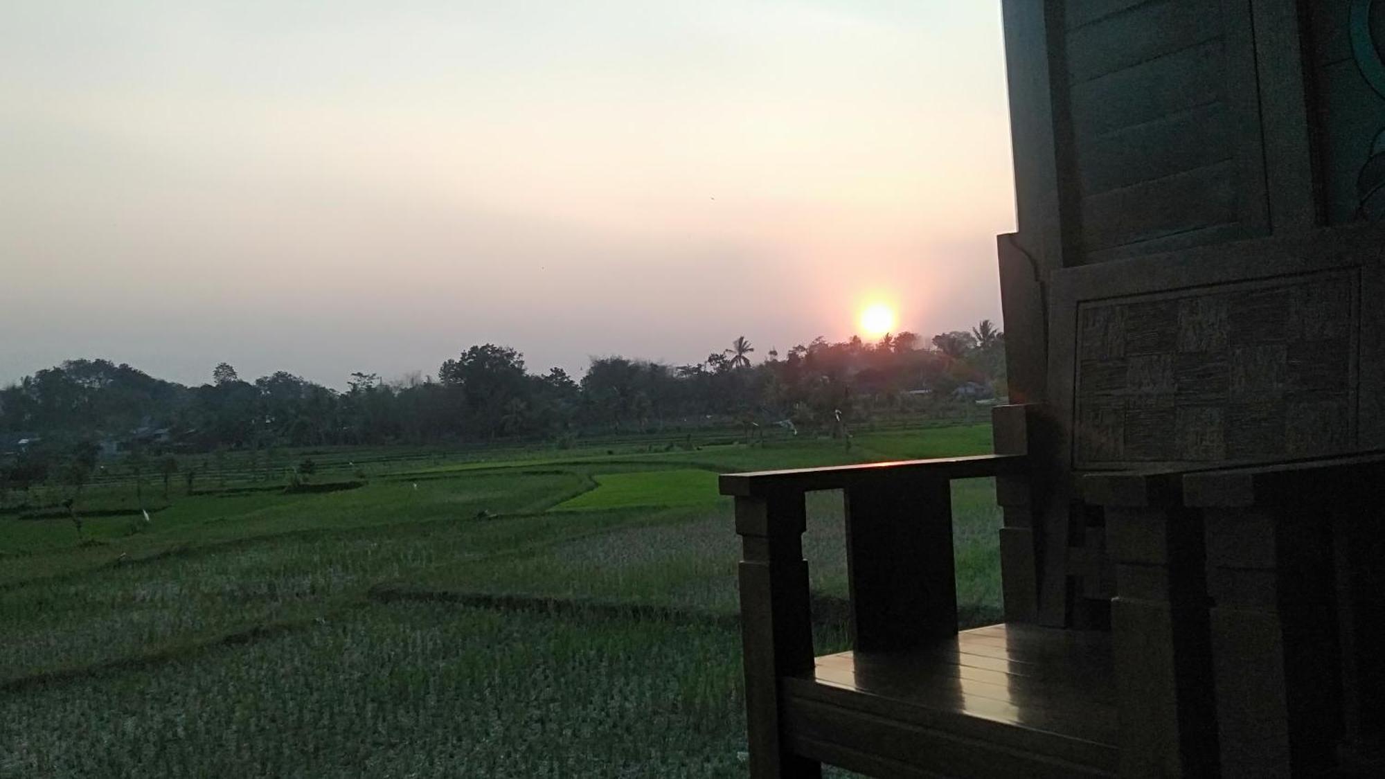 Bujak Permai Villa Matahari Lombok Ntb Praya Exterior foto